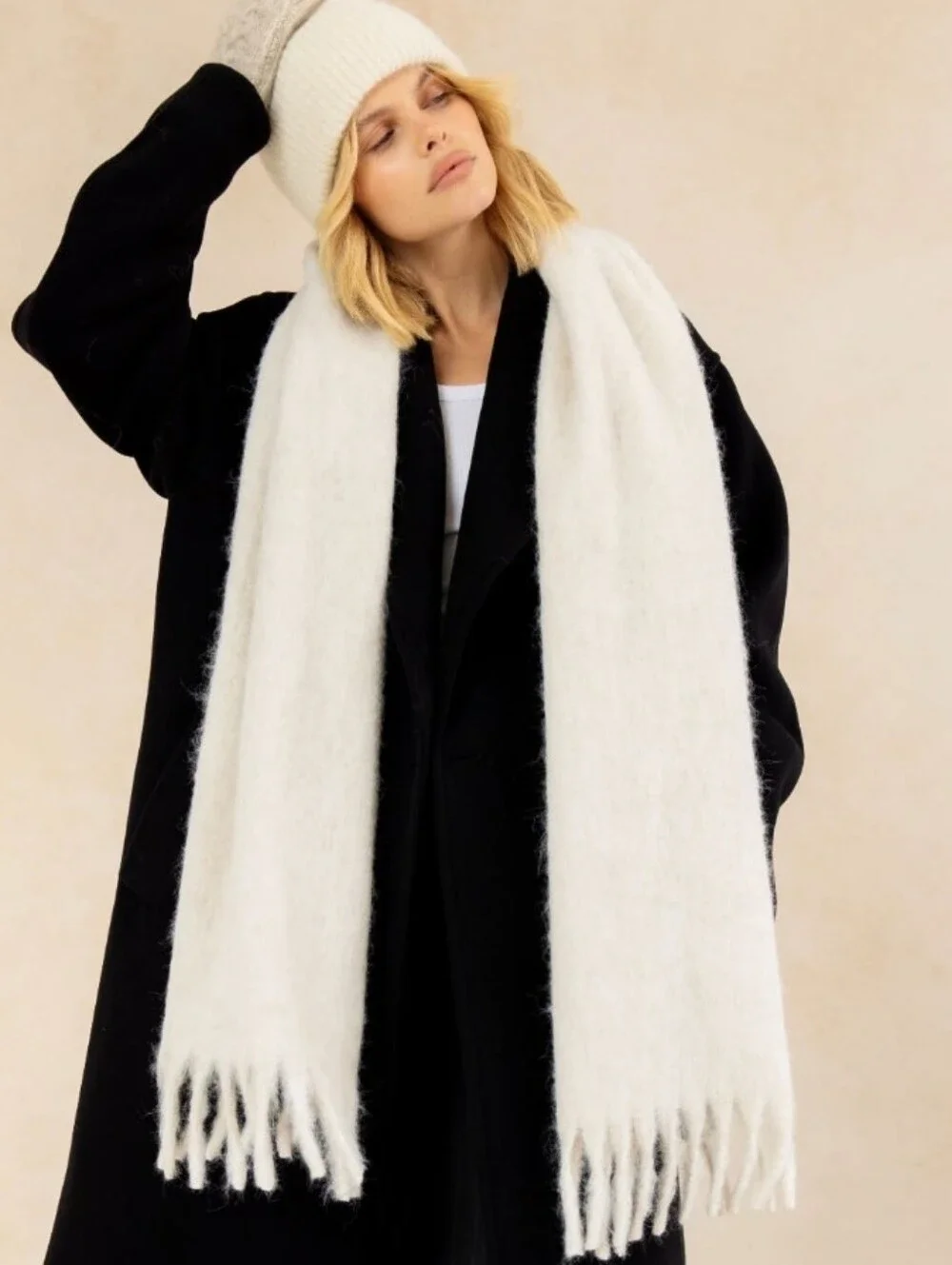 Arctic Fox Reykjavik Scarf Natural White NWT Soft Winter Chunky Unisex